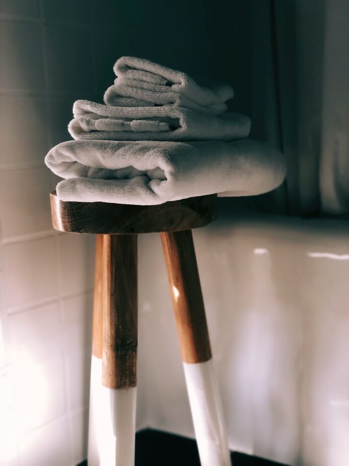 Hotel Laundry Attendant Job Description: Duties & Interview Test 1 Neatly folded white bathroom towels