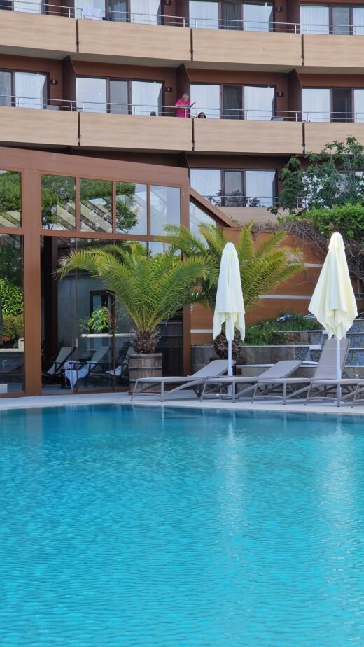 Hotel Pool Attendant Job Description: Free Template, Duties & Hiring Test 1 Outdoor hotel swimming pool with guest lounge chairs and umbrellas